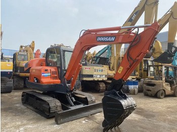 Rupsgraafmachine 90% new Korea Doosan 6ton dx60 Used  excavator in stock: afbeelding 2