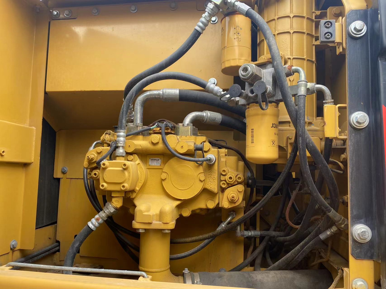 Rupsgraafmachine Hot sell caterpillar CAT323D2L good condition for sale: afbeelding 2