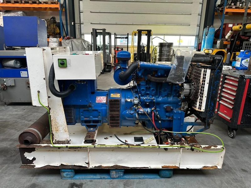 Industrie generator Perkins 4.236 FG Wilson 40 kVA generatorset met ATS automatische netovername: afbeelding 8