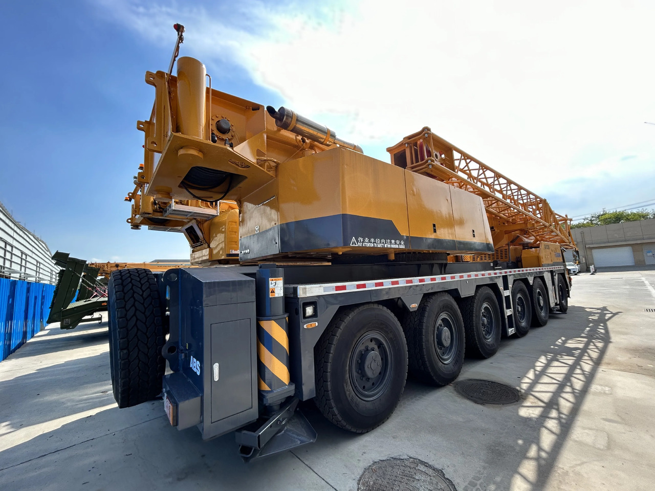 Alle terrein kraan XCMG Official Most popular 200 ton used all terrain crane QAY200 in stock price: afbeelding 9