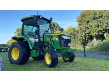 John Deere 4066R - Gemeentelijke tractor