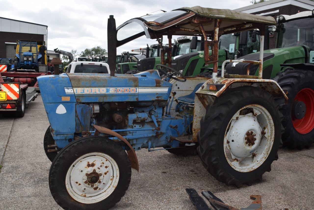 Tractor Ford 2000: afbeelding 2