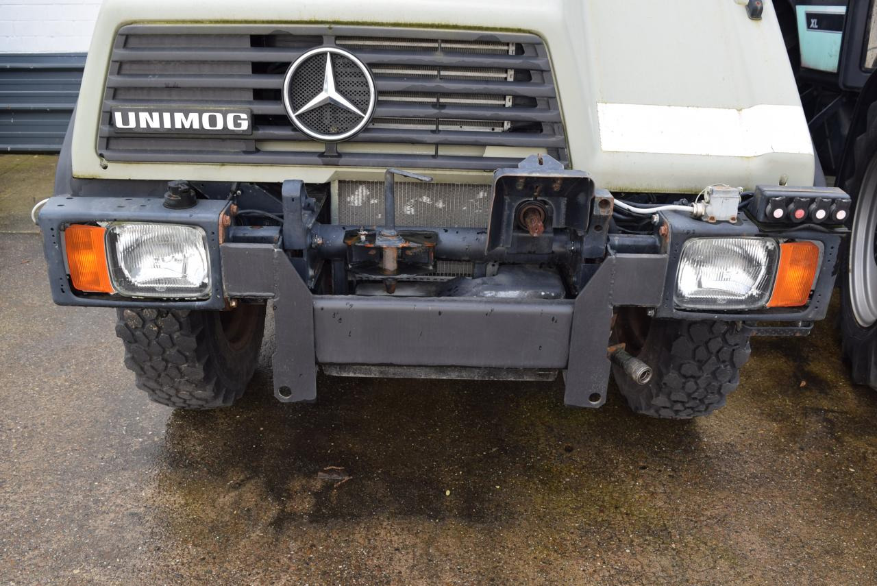 Tractor Mercedes-Benz Unimog U 90: afbeelding 4