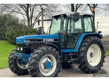 Ford 8240  - Tractor