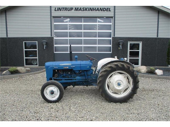 Ford Dexta fin lille handy traktor, starter og køre.  - Tractor
