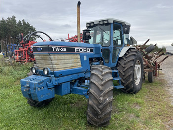  Ford TW35 - Tractor