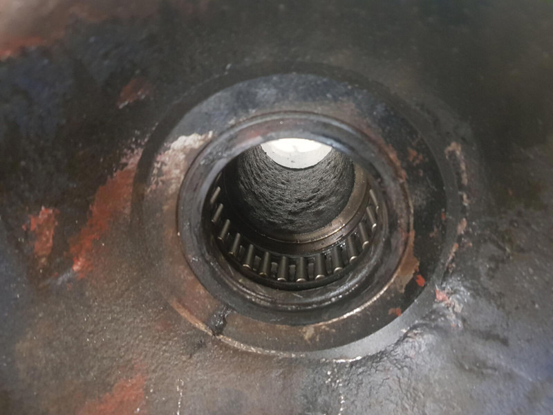 Fusee voor Kraan Grove Megatrack steering knuckle 16 holes: afbeelding 4