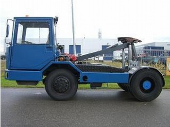 Sisu 4x4 terminal tractor zugmachine - Trekker