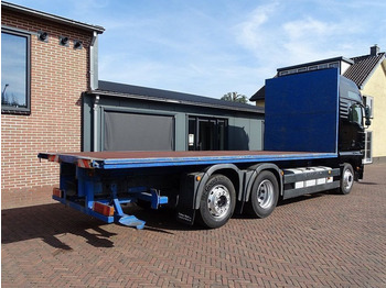 Vrachtwagen met open laadbak MAN TGA 26.480