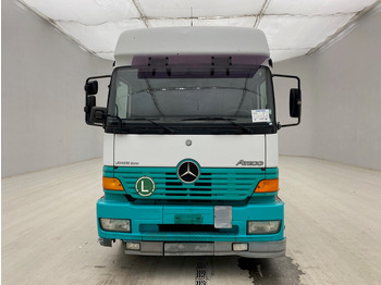Vrachtwagen met open laadbak, Kraanwagen Mercedes-Benz Atego 1828: afbeelding 2