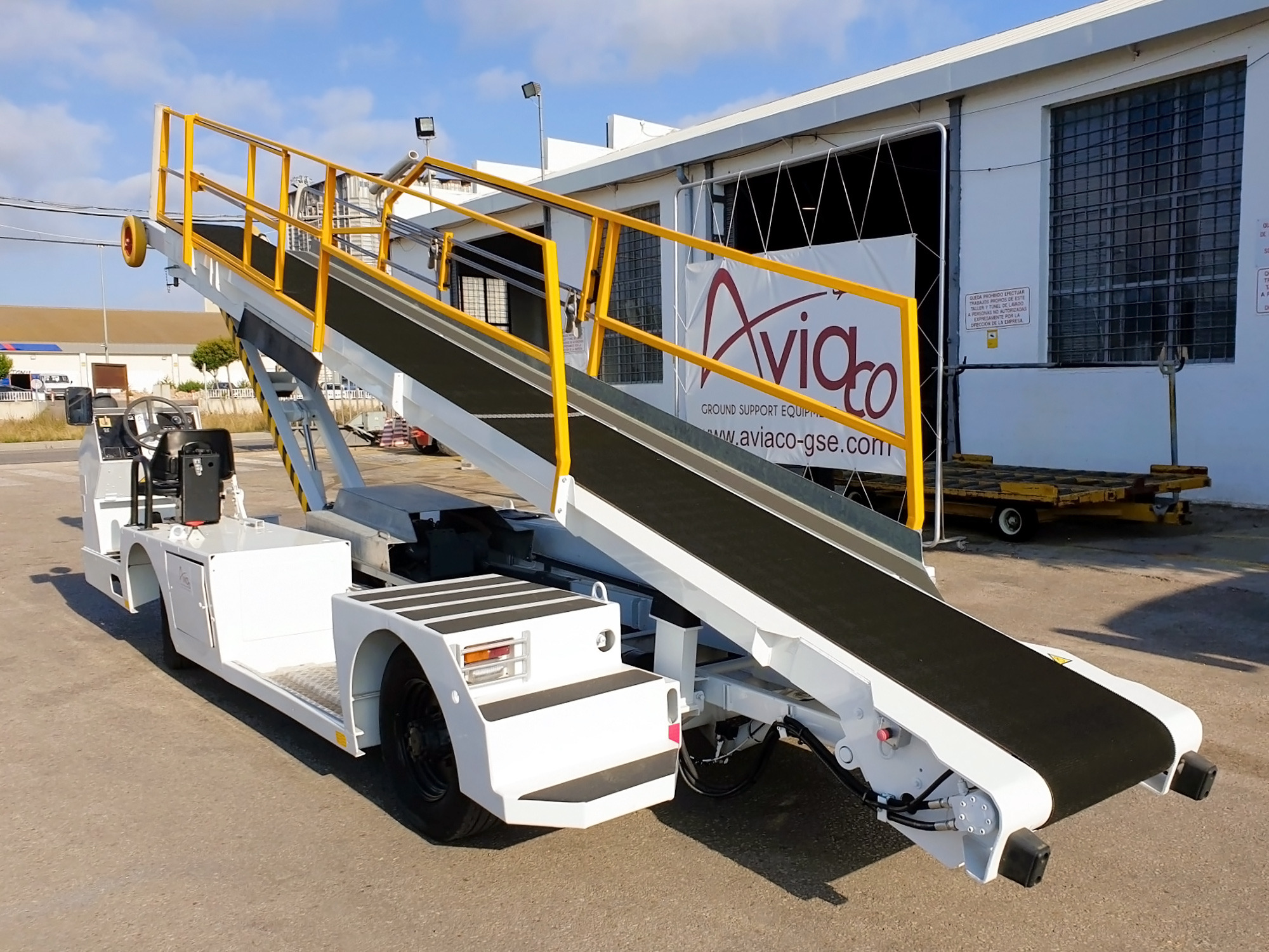 AVIACO GSE - Ground support equipment MERCEDES-BENZ - verhuur mogelijkheden, diesel undefined: afbeelding 2