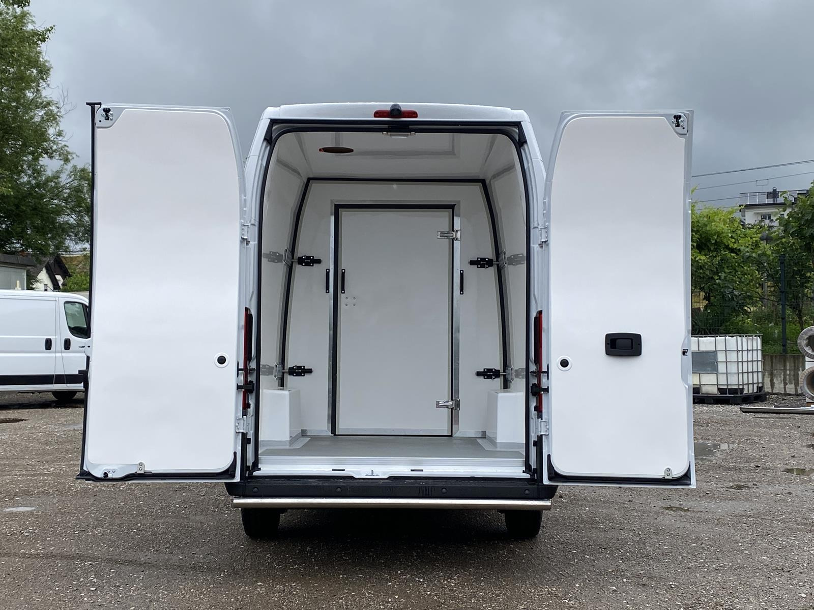 RINZ ROS d.o.o. (GmbH) - Voertuigen te koop undefined: afbeelding 24