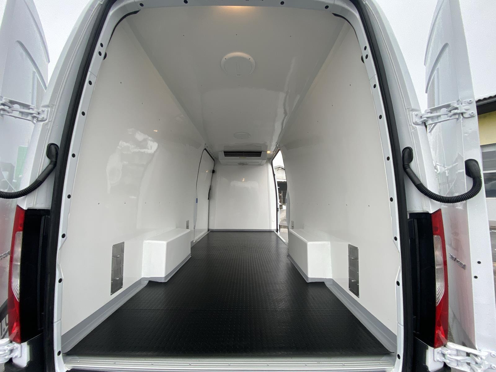 RINZ ROS d.o.o. (GmbH) - Voertuigen te koop undefined: afbeelding 13