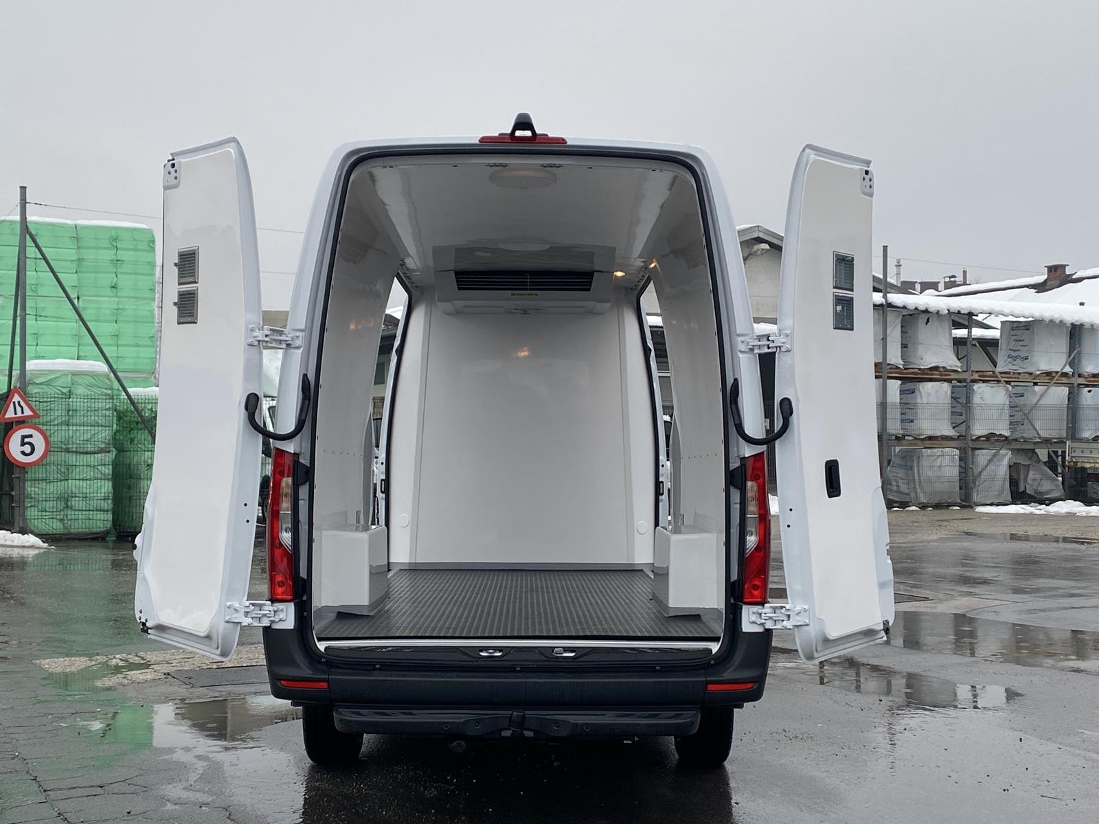 RINZ ROS d.o.o. (GmbH) - Voertuigen te koop undefined: afbeelding 12