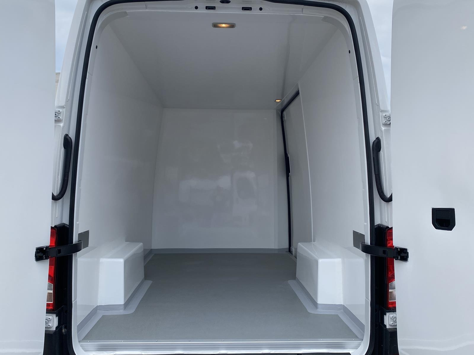 RINZ ROS d.o.o. (GmbH) - Voertuigen te koop undefined: afbeelding 32