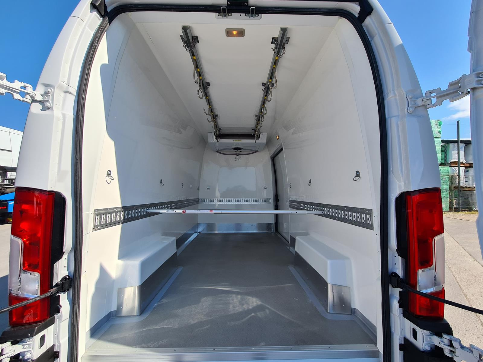 RINZ ROS d.o.o. (GmbH) - Voertuigen te koop undefined: afbeelding 35