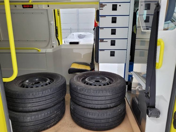 Ambulance FORD TRANSIT 2,0TDI AMBULANCE KLIMA 4.2018 EURO 6, 3 UNITS: afbeelding 5 Ambulance FORD TRANSIT 2,0TDI AMBULANCE KLIMA 4.2018 EURO 6, 3 UNITS: afbeelding 5