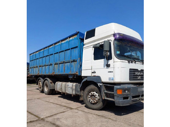 Vrachtwagen met open laadbak MAN 26.414