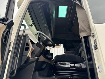 Interieur foto 1: Leasing MAN TGX 33.510 6x4 BL SA TGX 33.510 6x4 BL SA, Retarder, GX-Fahrerhaus MAN TGX 33.510 6x4 BL SA TGX 33.510 6x4 BL SA, Retarder, GX-Fahrerhaus Interieur foto 1: Leasing MAN TGX 33.510 6x4 BL SA TGX 33.510 6x4 BL SA, Retarder, GX-Fahrerhaus MAN TGX 33.510 6x4 BL SA TGX 33.510 6x4 BL SA, Retarder, GX-Fahrerhaus