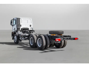 Chassis vrachtwagen Iveco T-WAY AD380T47H 6x4 R24 Tyres Chassis - Barcelona Stock: afbeelding 2