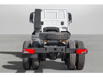 Chassis vrachtwagen Iveco T-WAY AD380T47H 6x4 R24 Tyres Chassis - Barcelona Stock: afbeelding 3