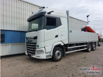 Vrachtwagen met open laadbak DAF XG 530