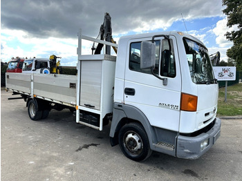 Vrachtwagen met open laadbak NISSAN