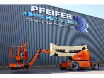 Knikarmhoogwerker JLG E450AJ
