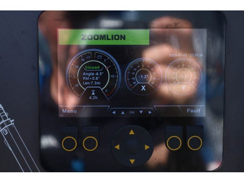 Telescoophoogwerker Zoomlion ZT22JE Fully Electric Lithium-Powered, 4x4 Rough T: afbeelding 5 Telescoophoogwerker Zoomlion ZT22JE Fully Electric Lithium-Powered, 4x4 Rough T: afbeelding 5