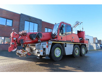 Alle terrein kraan DEMAG