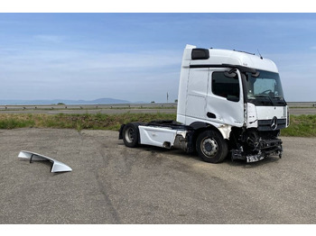 Trekker Mercedes-Benz 1845 Space Cab Suspension Pneumatique endommagé: afbeelding 3