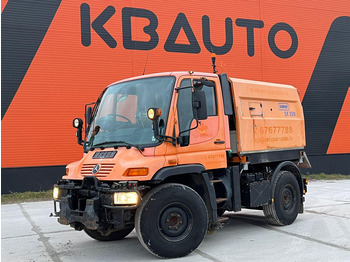 Veegwagen UNIMOG U300