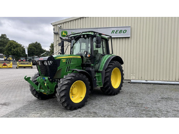 Gemeentelijke tractor JOHN DEERE