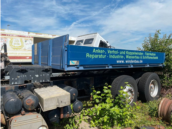 Vrachtwagen met open laadbak