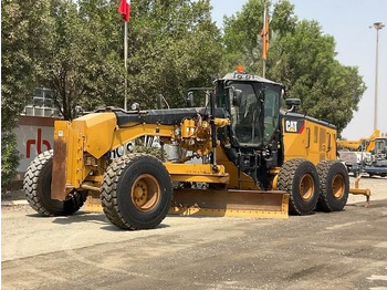 Grader CATERPILLAR 14