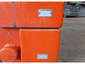 Tegenwicht voor Bouwmachine Terex AC 205 counterweight 2.6 ton (0.7/1.9t): afbeelding 5