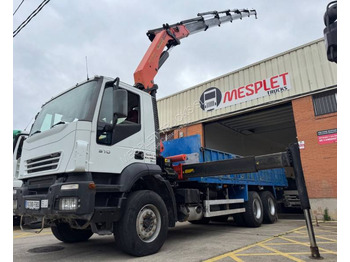 Vrachtwagen met open laadbak IVECO Trakker