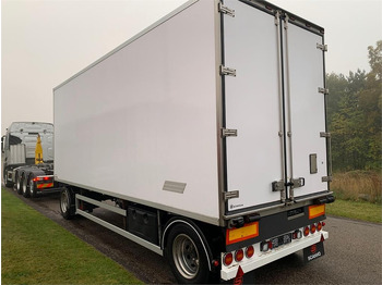 Gesloten aanhangwagen RENDERS