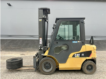 Diesel heftruck CATERPILLAR DP