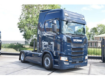 Trekker SCANIA S 450
