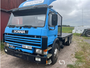 Vrachtwagen met open laadbak SCANIA P112