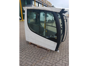 Cabine en interieur LIEBHERR