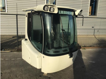 Cabine en interieur LIEBHERR