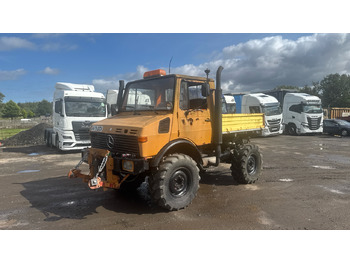 Kipper vrachtwagen UNIMOG