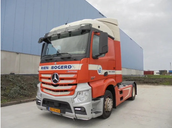Trekker MERCEDES-BENZ Actros 1942