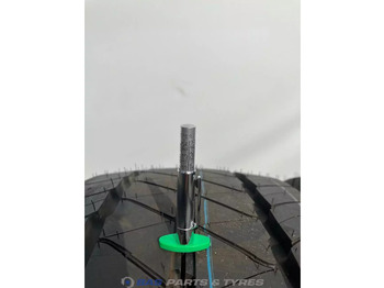 Band voor Vrachtwagen Goodyear Goodyear 265/70R17.5 KMax S 139/136 M M+S 3PMSF gebruikte set: afbeelding 3 Band voor Vrachtwagen Goodyear Goodyear 265/70R17.5 KMax S 139/136 M M+S 3PMSF gebruikte set: afbeelding 3