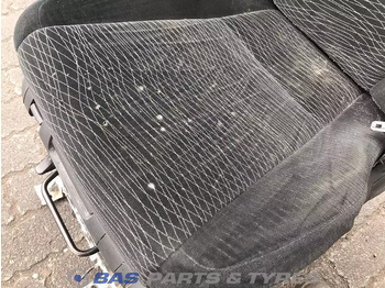 Zitplaats voor Vrachtwagen Mercedes-Benz Actros MP4 Bestuurdersstoel Mercedes A 960 910 27 02: afbeelding 5 Zitplaats voor Vrachtwagen Mercedes-Benz Actros MP4 Bestuurdersstoel Mercedes A 960 910 27 02: afbeelding 5