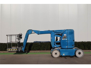 Knikarmhoogwerker MANITOU