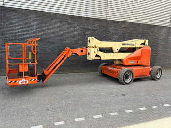 Knikarmhoogwerker JLG E450AJ