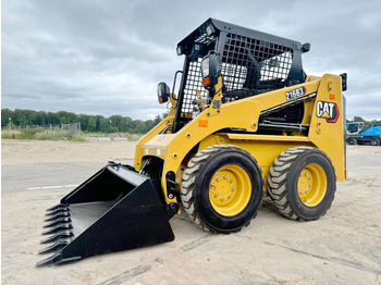 Schranklader CATERPILLAR 216B3